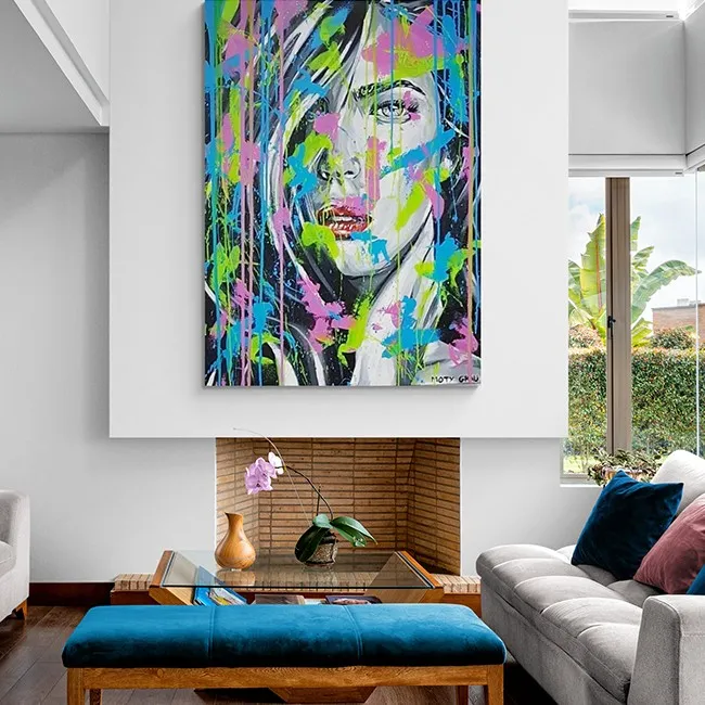 מוזה צבעונית