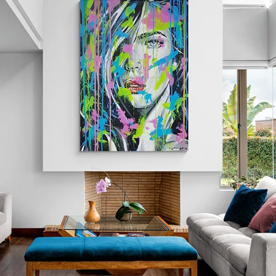 מוזה צבעונית - הדפס אומנותי